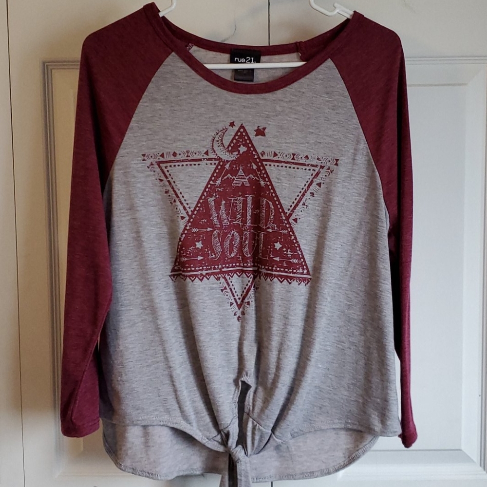 Rue 21 quarter sleeve graphic tee